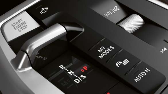 BMW 2 серии Active Tourer U06 2021, режимы движения, кнопки центральной консоли крупным планом