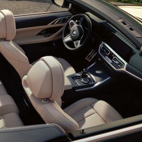 Салон BMW 4 серии Cabrio G23 BMW 4 серии Cabrio G23 2020 "Зеленый Сан-Ремо металлик", салон с открытым верхом