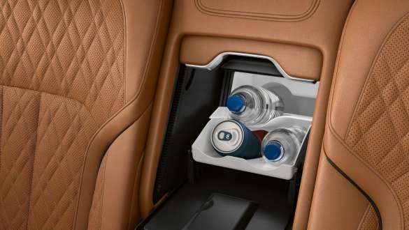 BMW 7 серии Cедан: холодильник BMW Individual BMW 7 серии Седан: крупный план холодильника BMW Individual
