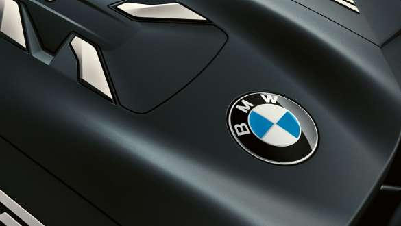 4-цилиндровый бензиновый двигатель BMW TwinPower Turbo BMW 7 серии Седан: крупный план 4-цилиндрового бензинового двигателя BMW TwinPower Turbo