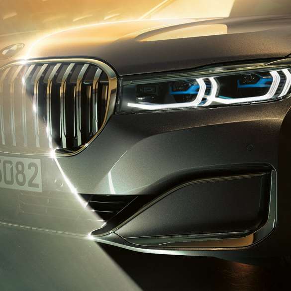 BMW 7 серии Седан: решетка радиатора и лазерные фары BMW 7 серии Седан: решетка радиатора и лазерные фары BMW Laserlight крупным планом