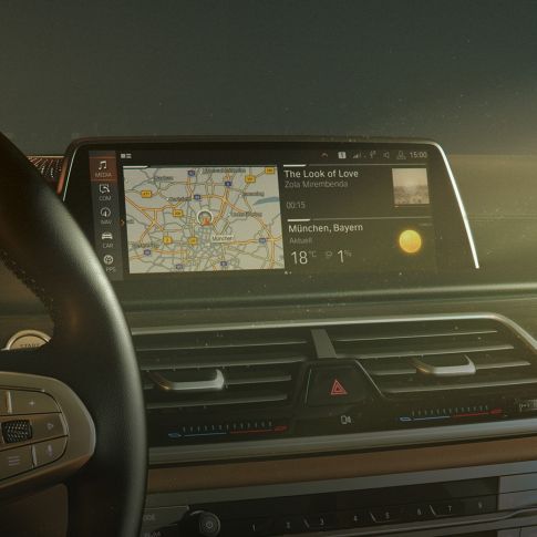 Операционная система BMW 7.0 BMW 7 серии Седан: операционная система BMW 7.0 на дисплее управления