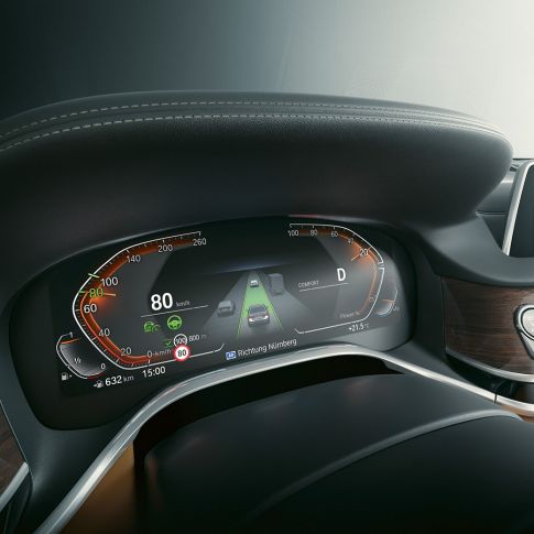 BMW 7 серии Седан: BMW Live Cockpit Professional BMW 7 серии Седан: крупный план приборной панели BMW Live Cockpit Professional
