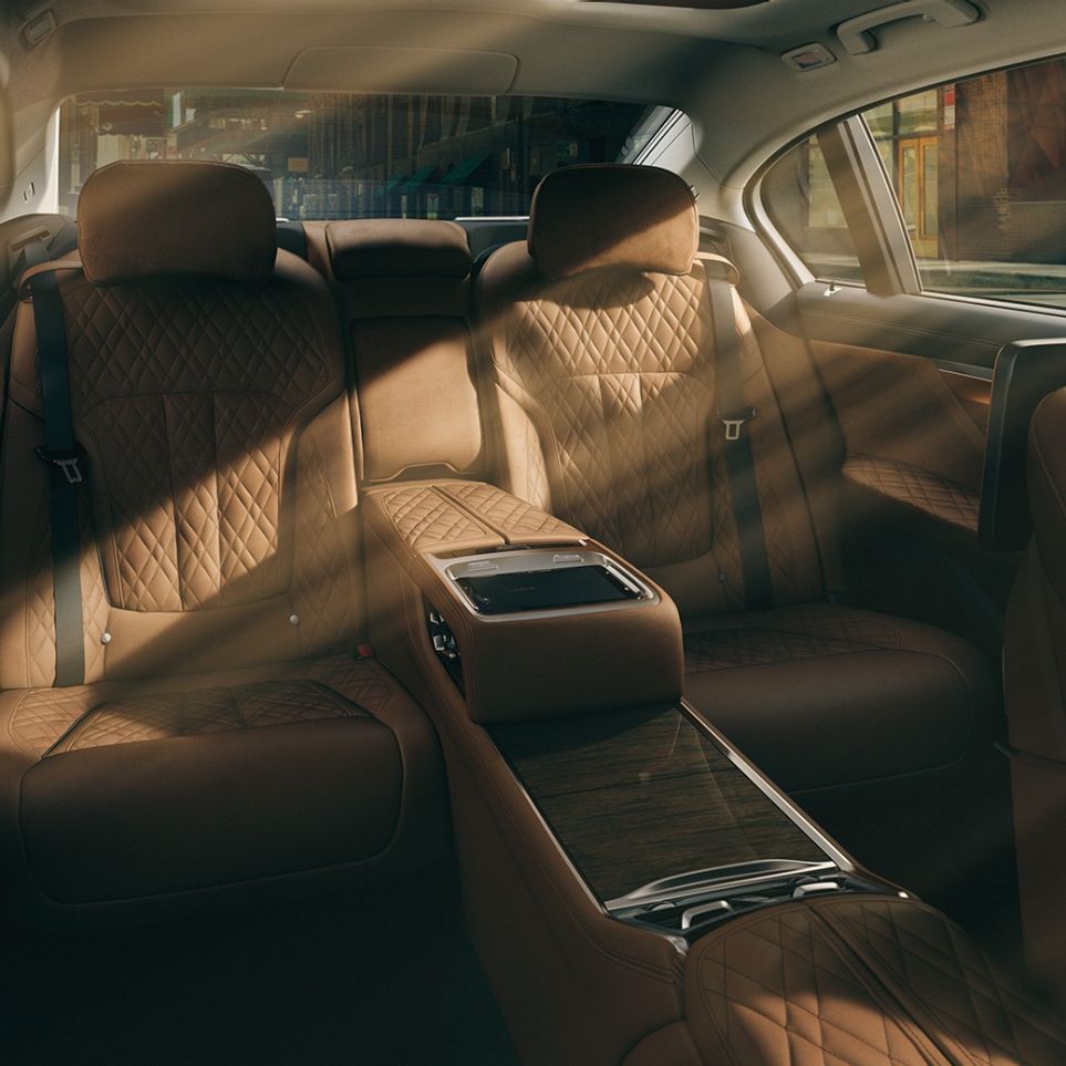 CеданBMW 7 серии: опытные методы BMW 7 серии Седан: опытные методы с комфортным дизайном салона