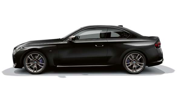 Вид сбоку BMW M240i xDrive Coupe G42 2021 BMW M240i xDrive Coupe G42 2021 "Черный Сапфир металлик", вид сбоку