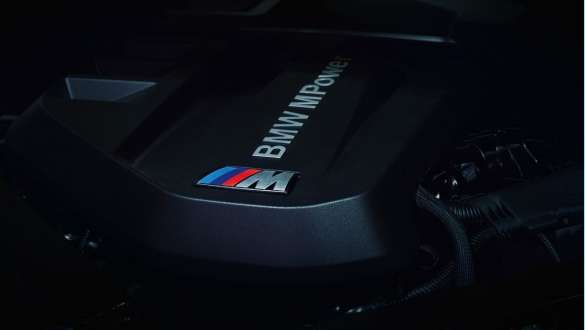 Рядный 6-цилиндровый бензиновый двигатель BMW М TwinPower Turbo BMW M440i xDrive Cabrio G23 2020 Рядный 6-цилиндровый бензиновый двигатель BMW М TwinPower Turbo BMW M440i xDrive Cabrio G23 2020 крупным планом