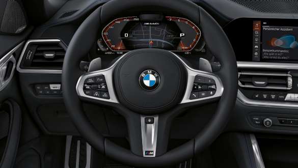 Адаптивное спортивное рулевое управление с сервотроником, кожаное рулевое колесо M, BMW M440i xDrive Cabrio G23 2020 Адаптивное спортивное рулевое управление с сервотроником, кожаное рулевое колесо M, кокпит BMW M440i xDrive Cabrio G23 2020
