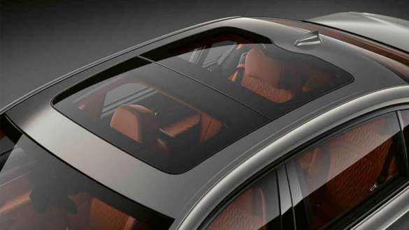 BMW M760Li xDrive Седан G11 G12 2019, панорамная стеклянная крыша Sky Lounge BMW M760Li xDrive Седан G11 G12 2019, панорамная стеклянная крыша Sky Lounge крупным планом