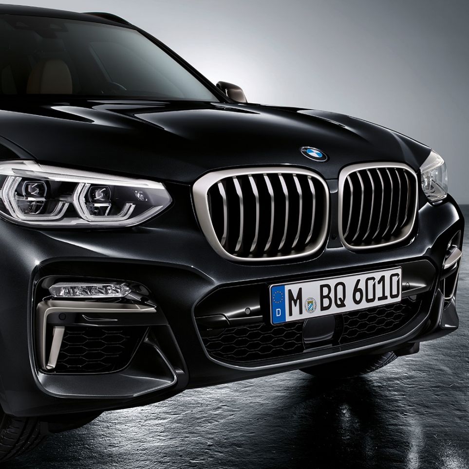 BMW X3 M40i and BMW X3 M40d, front. BMW X3 M40i and BMW X3 M40d in Black Sapphire metallic, exterior, front with design elements in Cerium Grey.