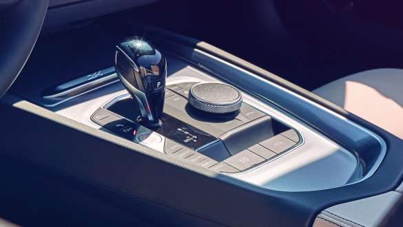 BMW Z4 Roadster (G29), спортивная автоматическая коробка передач Steptronic BMW Z4 Roadster (G29), спортивная автоматическая коробка передач Steptronic: центральная консоль крупным планом