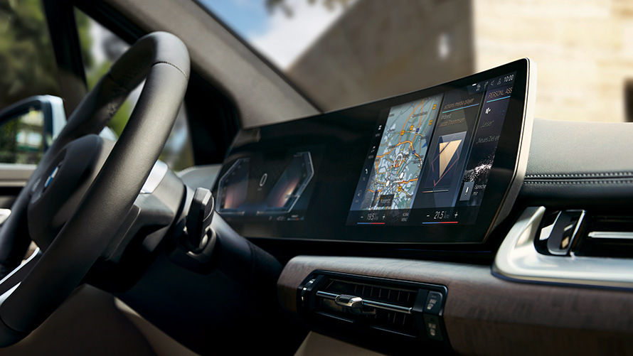 BMW 2 серии Active Tourer U06 2021 BMW iDrive, Операционная система BMW 8 крупным планом, Изогнутый дисплей BMW