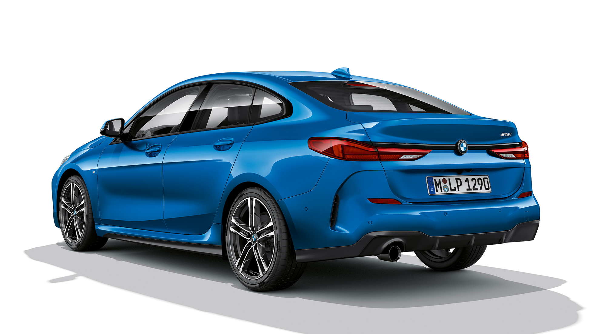 BMW Individual Shadow Line глянец BMW 2 серии Gran Coupé Модель M Sport BMW Individual Shadow Line глянец BMW 2 серии Gran Coupé Модель M Sport Misano Blue металлик F44 вид сбоку с поворотом в три четверти
