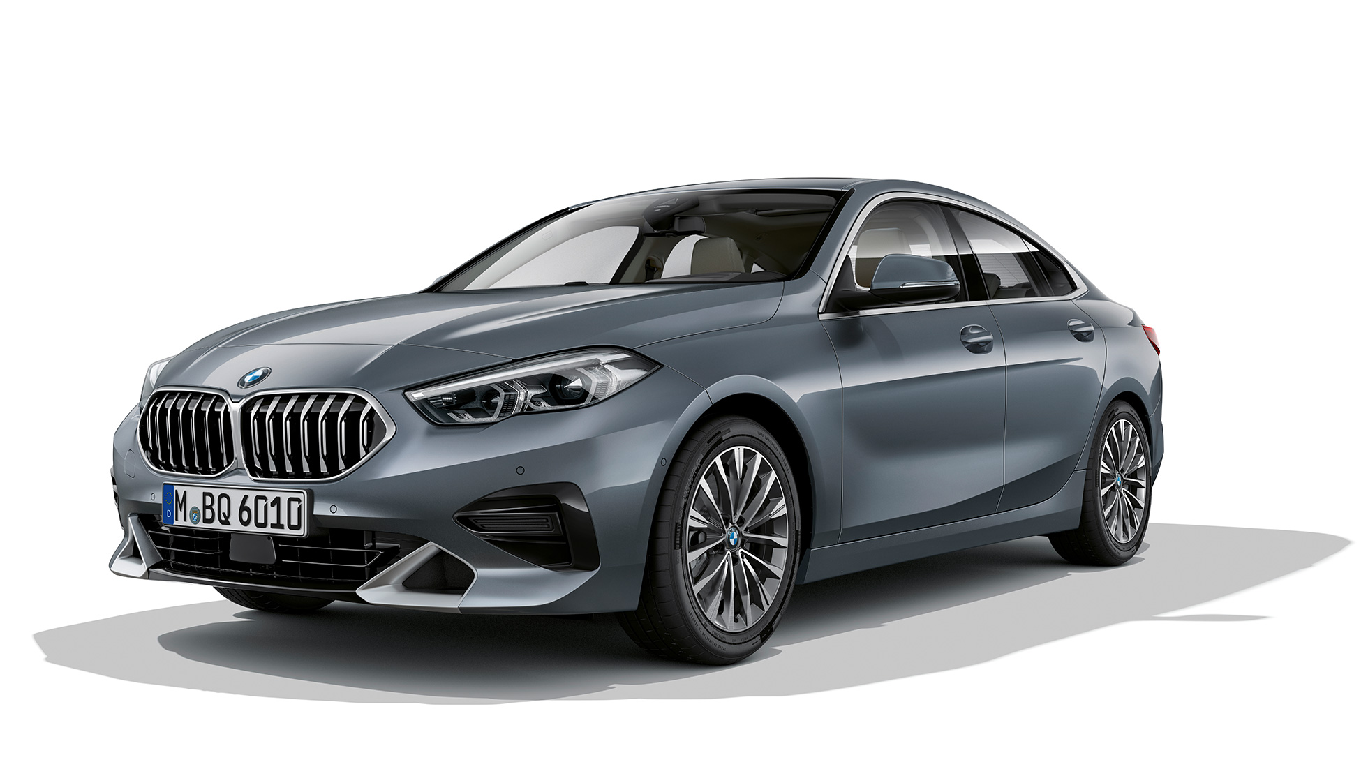Решетка радиатора BMW BMW 2 серии Gran Coupé Модель Luxury Line Решетка радиатора BMW BMW 2 серии Gran Coupé Модель Luxury Line Storm Bay металлик F44 вид спереди с поворотом в три четверти