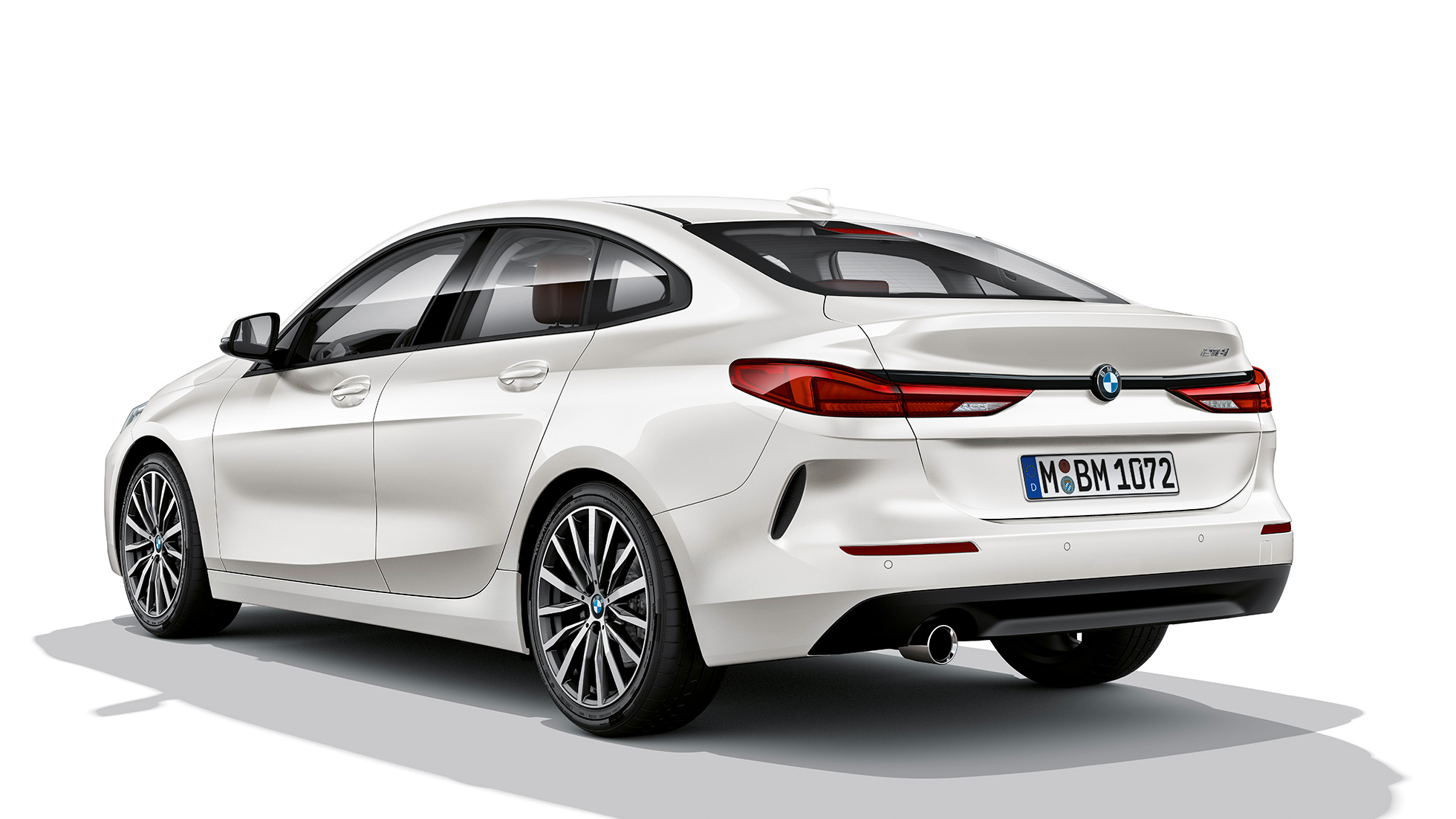 Легкосплавные диски BMW 2 серии Gran Coupé Модель Advantage Легкосплавные диски BMW 2 серии Gran Coupé Модель Advantage Mineral White F44 вид сзади с поворотом в три четверти