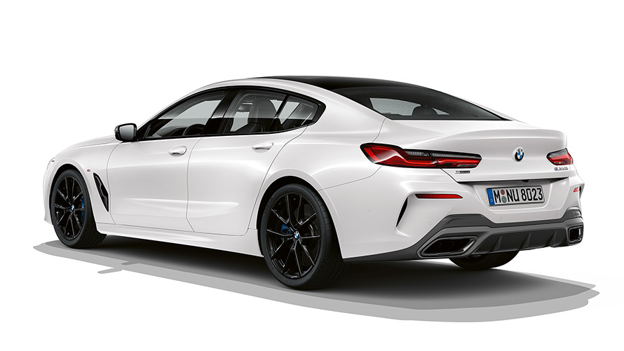 BMW 8 серии Gran Coupé, Pure Contrast вид сзади с поворотом в три четверти
