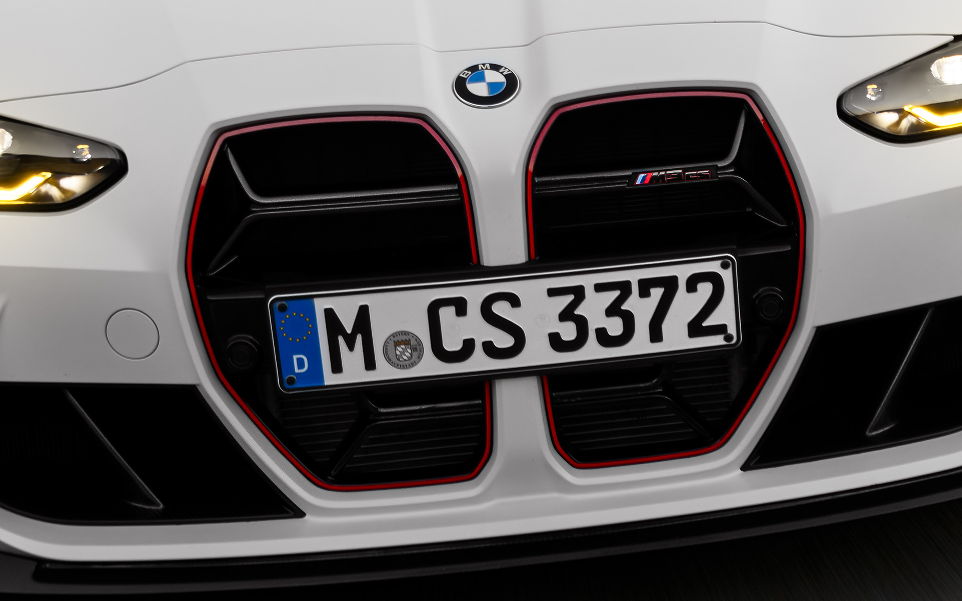 Особая решетка радиатора CS черного цвета с красным логотипом, BMW M3 CS G80 BMW M3 CS G80, особая решетка радиатора черного цвета с красным логотипом, вид спереди в движении