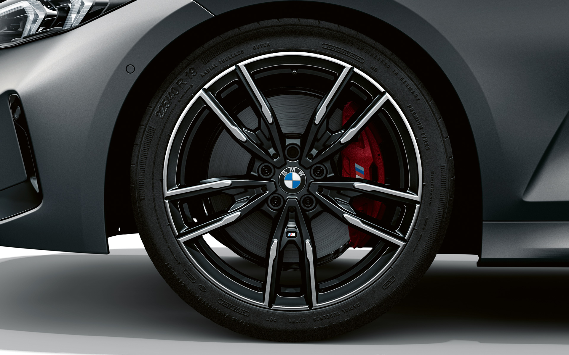 19" M легкосплавные диски Double-spoke 792 M Bicolour Jet Black, BMW M340i xDrive G20 BMW M340i xDrive G20, "BMW Individual Морозный Чистый Серый металлик", 19" M легкосплавные диски Double-spoke 792 M Bicolour Jet Black, крупный план
