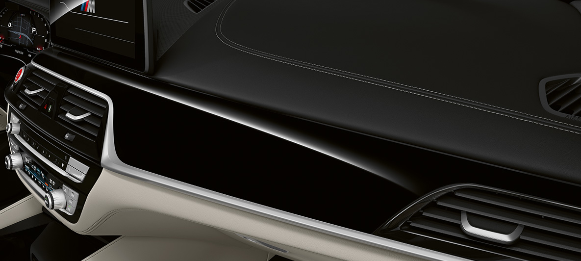 BMW Individual BMW M5 F90 LCI Facelift 2020, декоративные планки BMW Individual "Черный рояльный лак", черный салон BMW Individual BMW M5 F90 LCI Facelift 2020, декоративные планки BMW Individual "Черный рояльный лак", черный салон