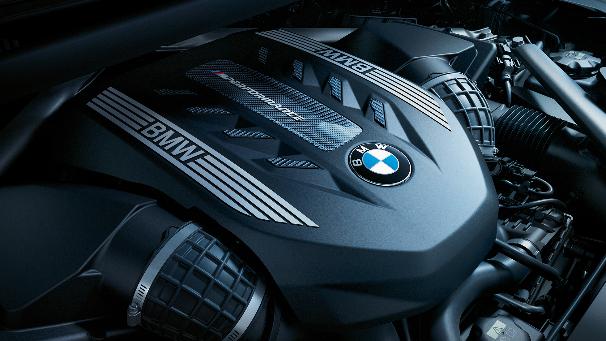 8-цилиндровый бензиновый двигатель BMW TwinPower Turbo. BMW X6 M50i с 8-цилиндровым бензиновым двигателем BMW TwinPower Turbo.