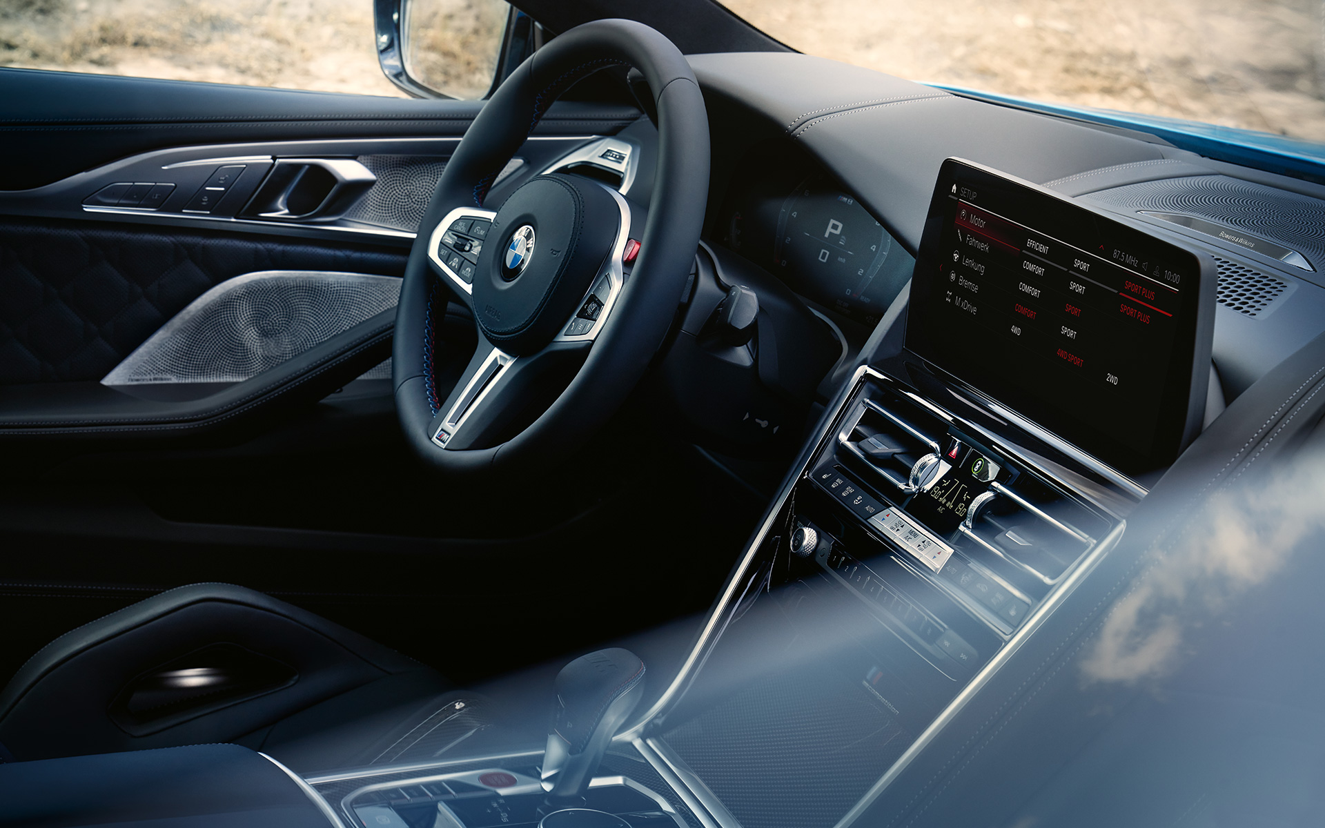 Центральный дисплей автомобиля BMW M8 Competition Coupé F92 LCI (рестайлинг 2022 года) BMW M8 Competition Coupé F92 LCI (рестайлинг 2022 года) центральный дисплей, салон