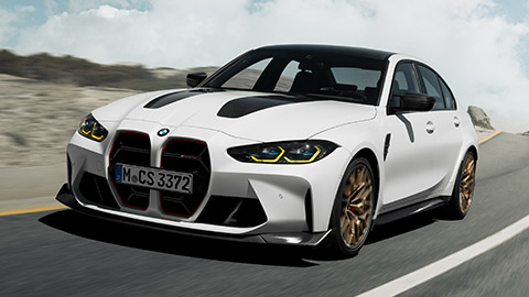 BMW M3 G80 вид спереди, в движении по улице BMW M Серии BMW M3 G80 вид спереди, в движении по улице