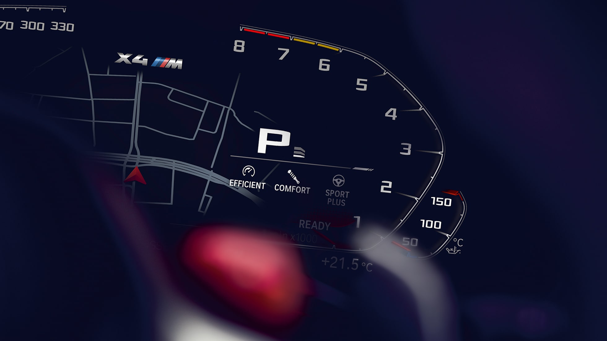 BMW X4 M Competition, счетчик оборотов. BMW X4 M Competition, салон, приборная панель со счетчиком оборотов.