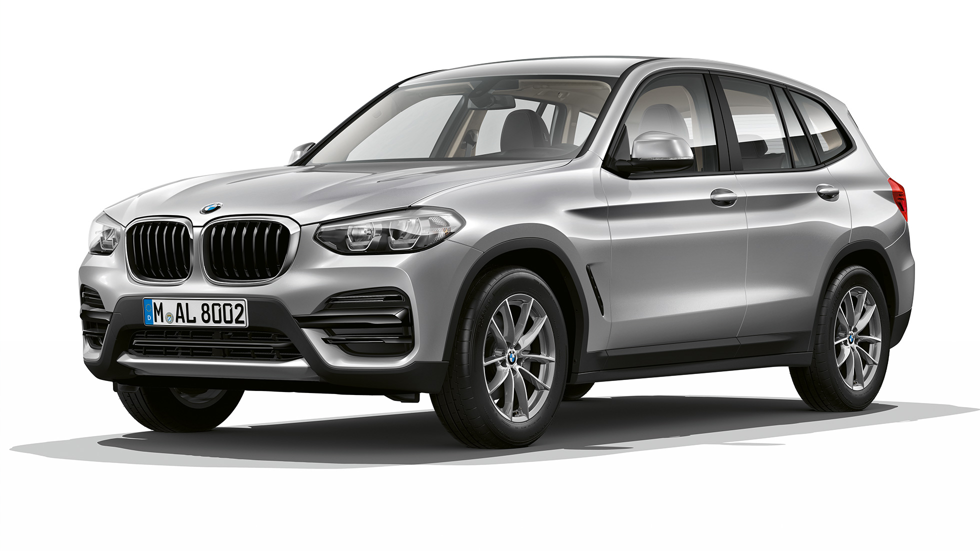 BMW X3, базовая модель, снимок спереди с поворотом в три четверти BMW X3, базовая модель, снимок спереди с поворотом в три четверти