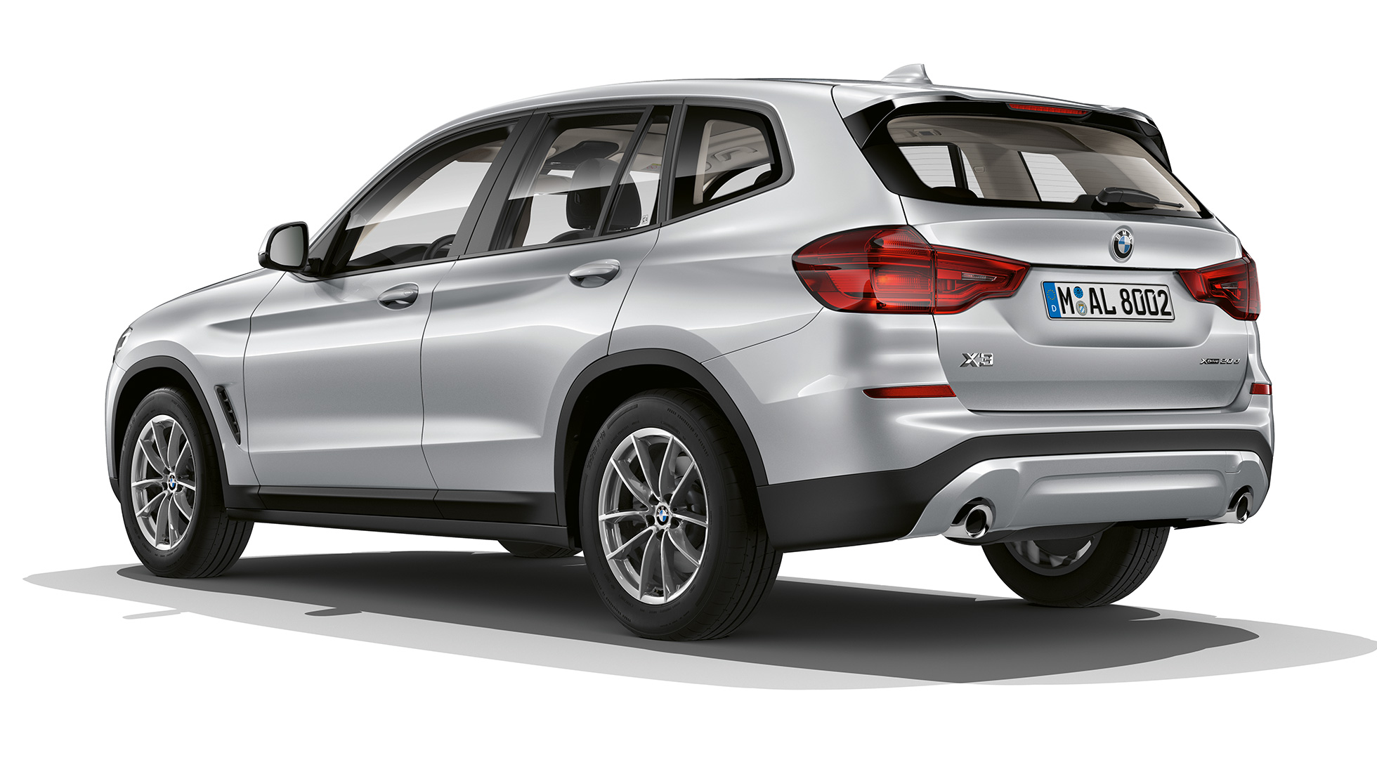 BMW X3, базовая модель, снимок сзади с поворотом в три четверти BMW X3, базовая модель, снимок сзади с поворотом в три четверти