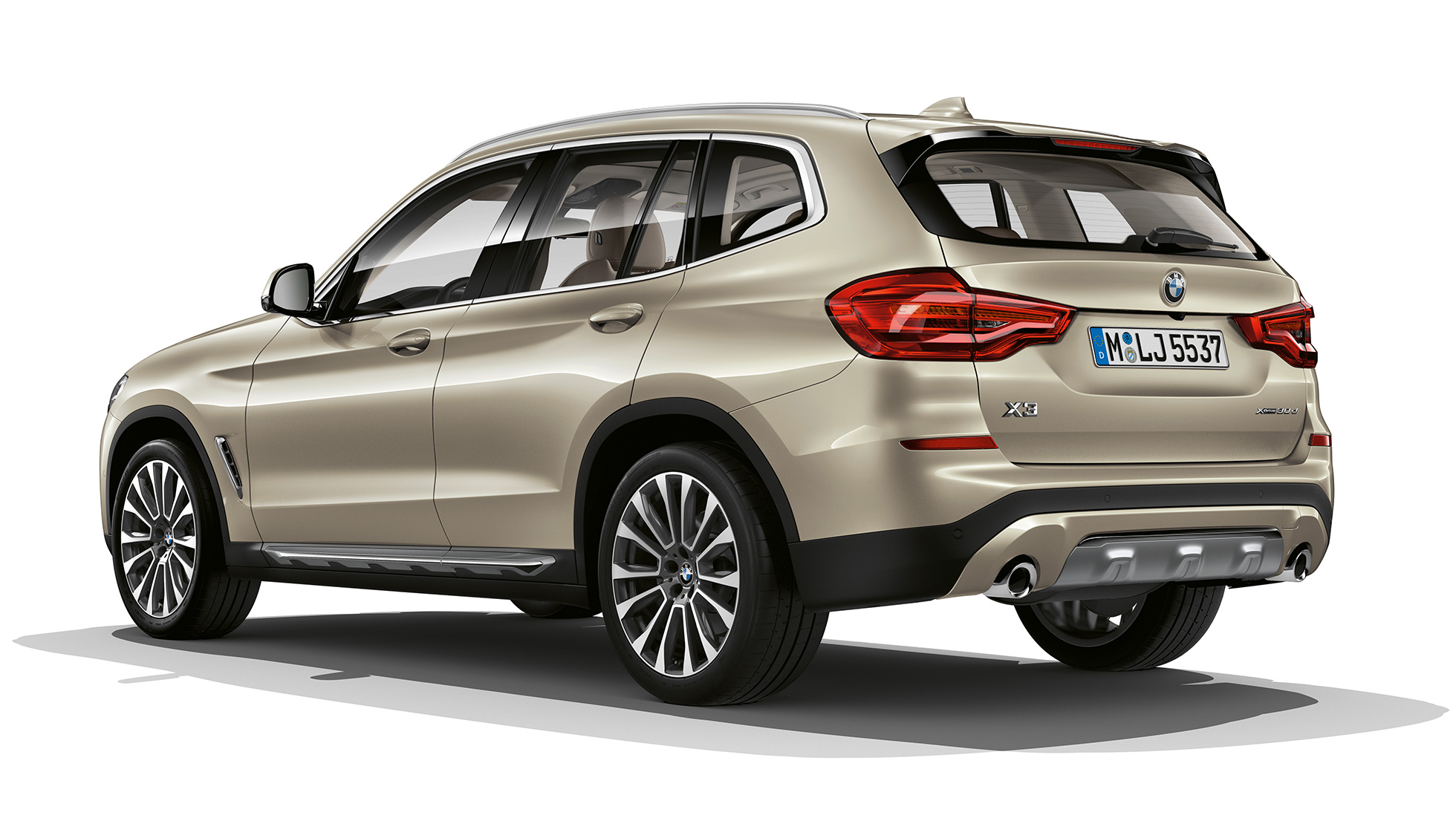 BMW X3 M40i, модель Luxury Line, снимок сзади с поворотом в три четверти BMW X3 M40i, модель Luxury Line, снимок сзади с поворотом в три четверти