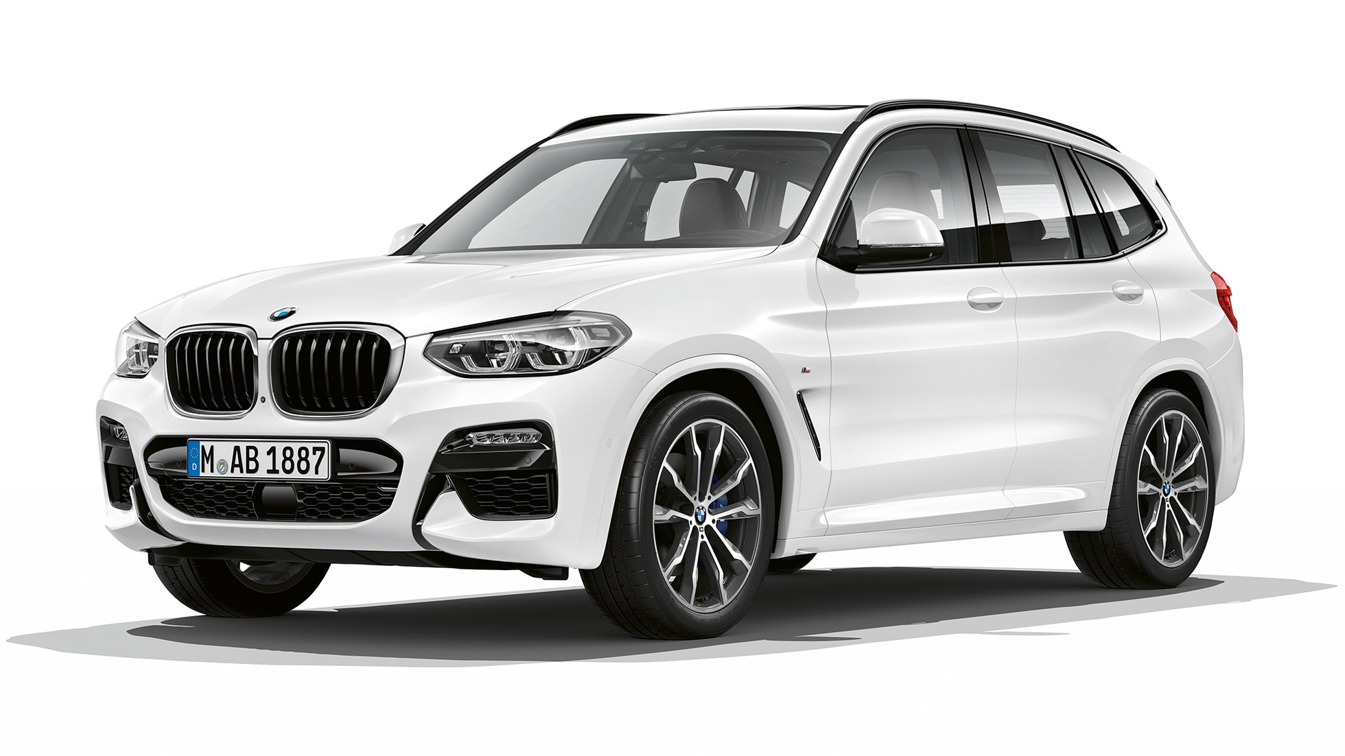 BMW X3 M40i, модель M Sport, снимок спереди с поворотом в три четверти BMW X3 M40i, модель M Sport, снимок спереди с поворотом в три четверти