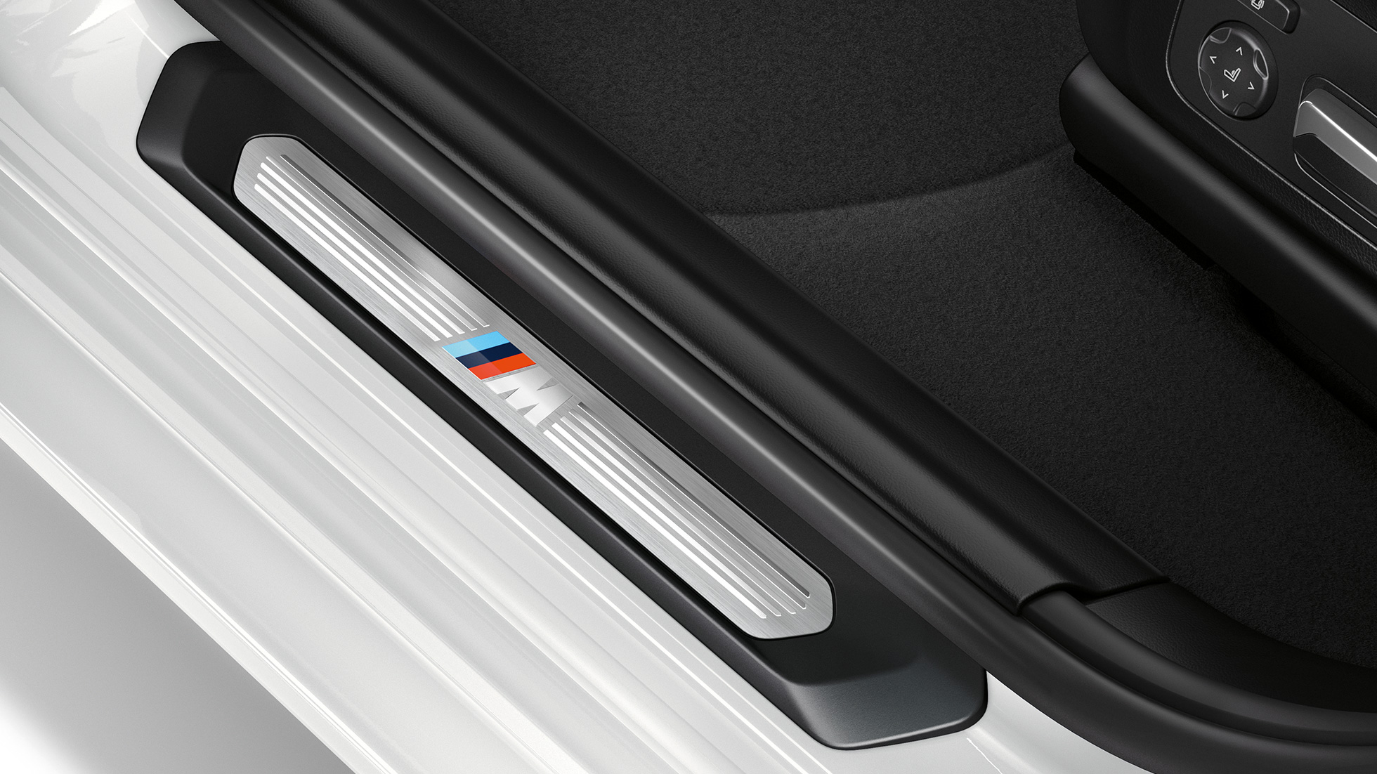 BMW X3 M40i, модель M Sport, отделка дверных порогов BMW X3 M40i, модель M Sport, отделка дверных порогов