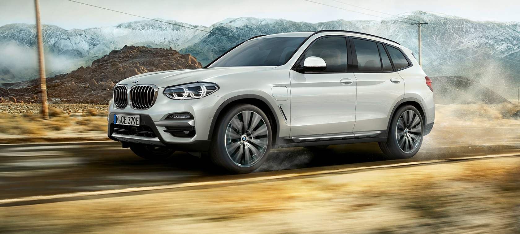 BMW X3 xDrive30e в повороте BMW X3 xDrive30e в повороте