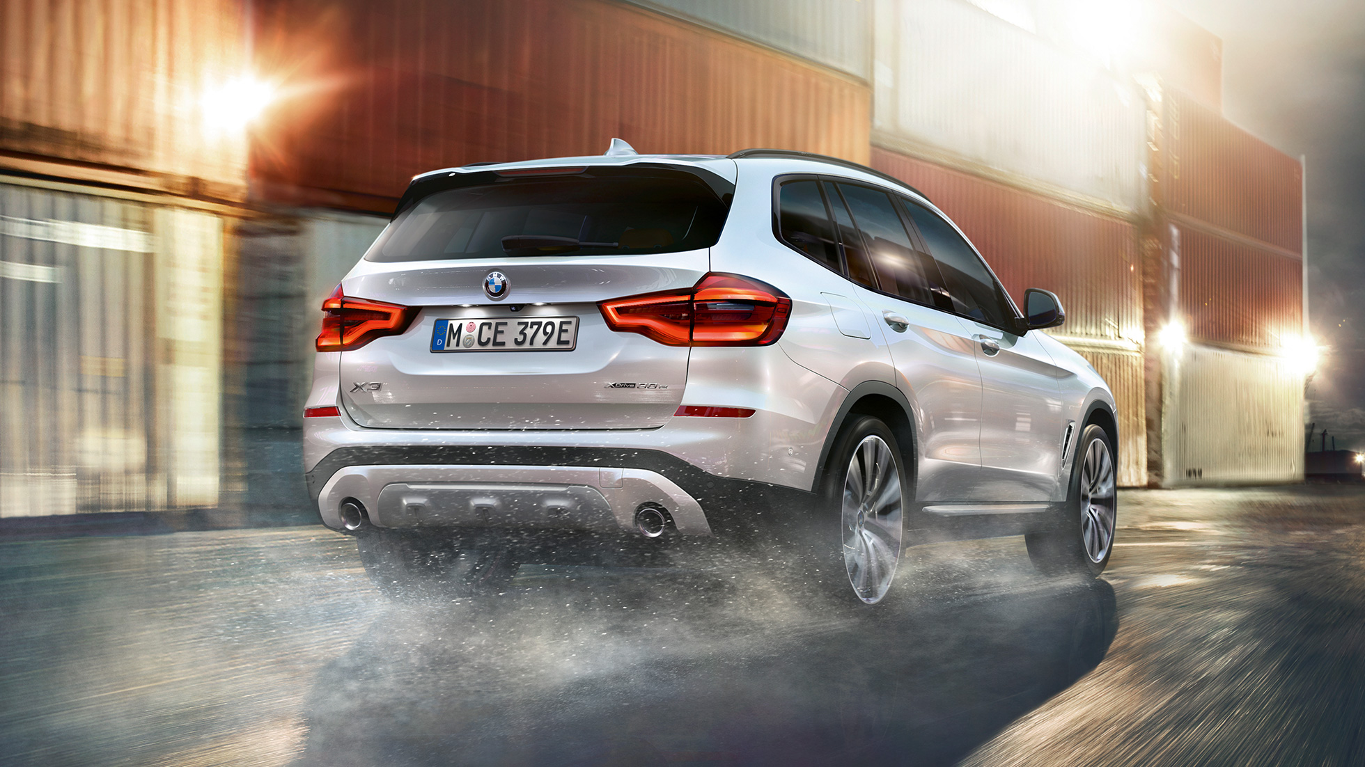 BMW X3 M40i, задний снимок с обозначением модели BMW X3 M40i, задний снимок с обозначением модели