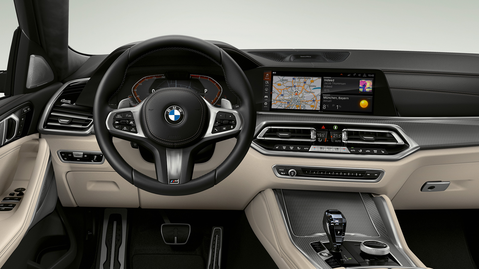 BMW X6 с пакетом M Sport, кабина. Салон BMW X6 с пакетом M Sport с акцентом на кабину.