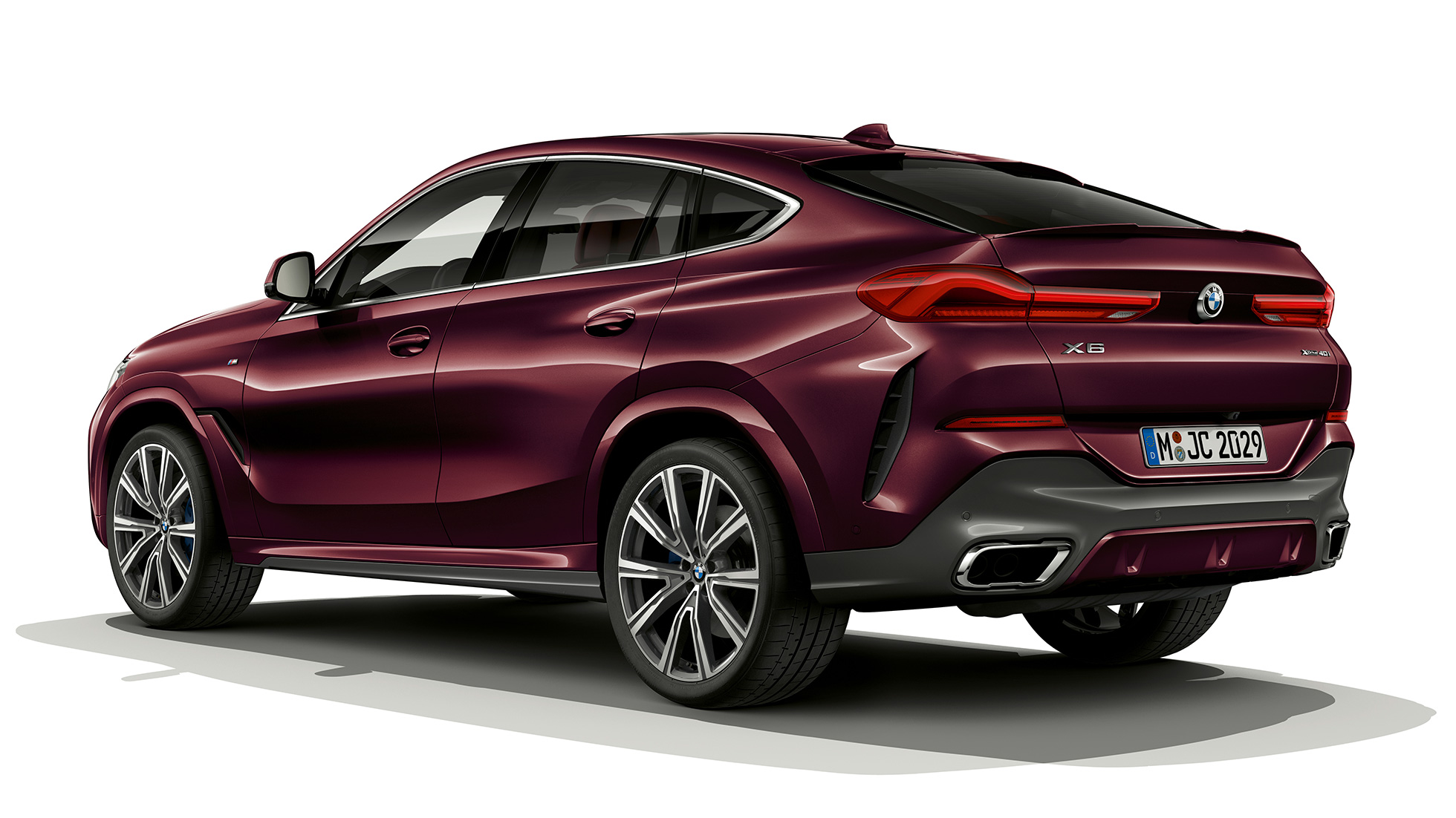 BMW X6 с BMW Individual, вид сзади. BMW X6 с BMW Individual, вид сзади с поворотом в три четверти.