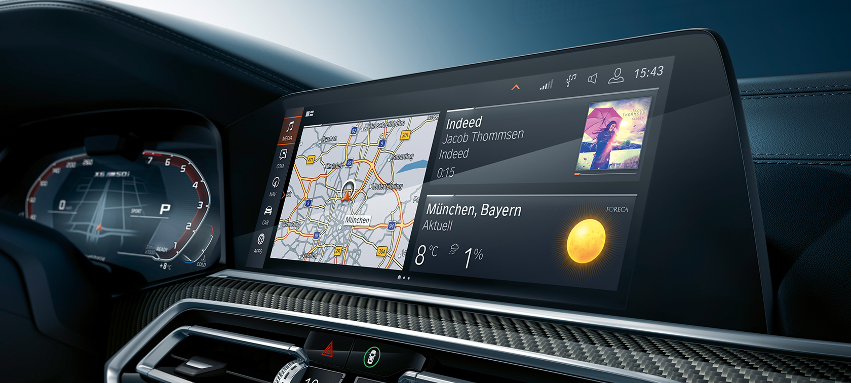 Кабина с видом на проекционный дисплей. Кабина BMW X6 с видом на проекционный дисплей.