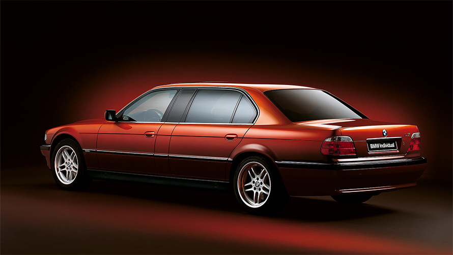 BMW 750iLA L7 Karl Lagerfeld E32 1992 BMW Individual, вид сзади в три четверти