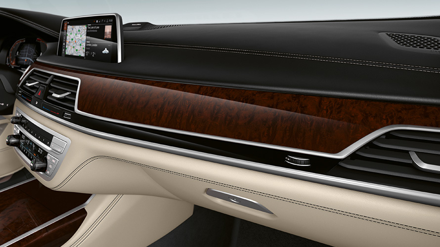 BMW Individual декоративные планки Узорчатый Ясень черно-красного цвета, глянцевые, крупный план