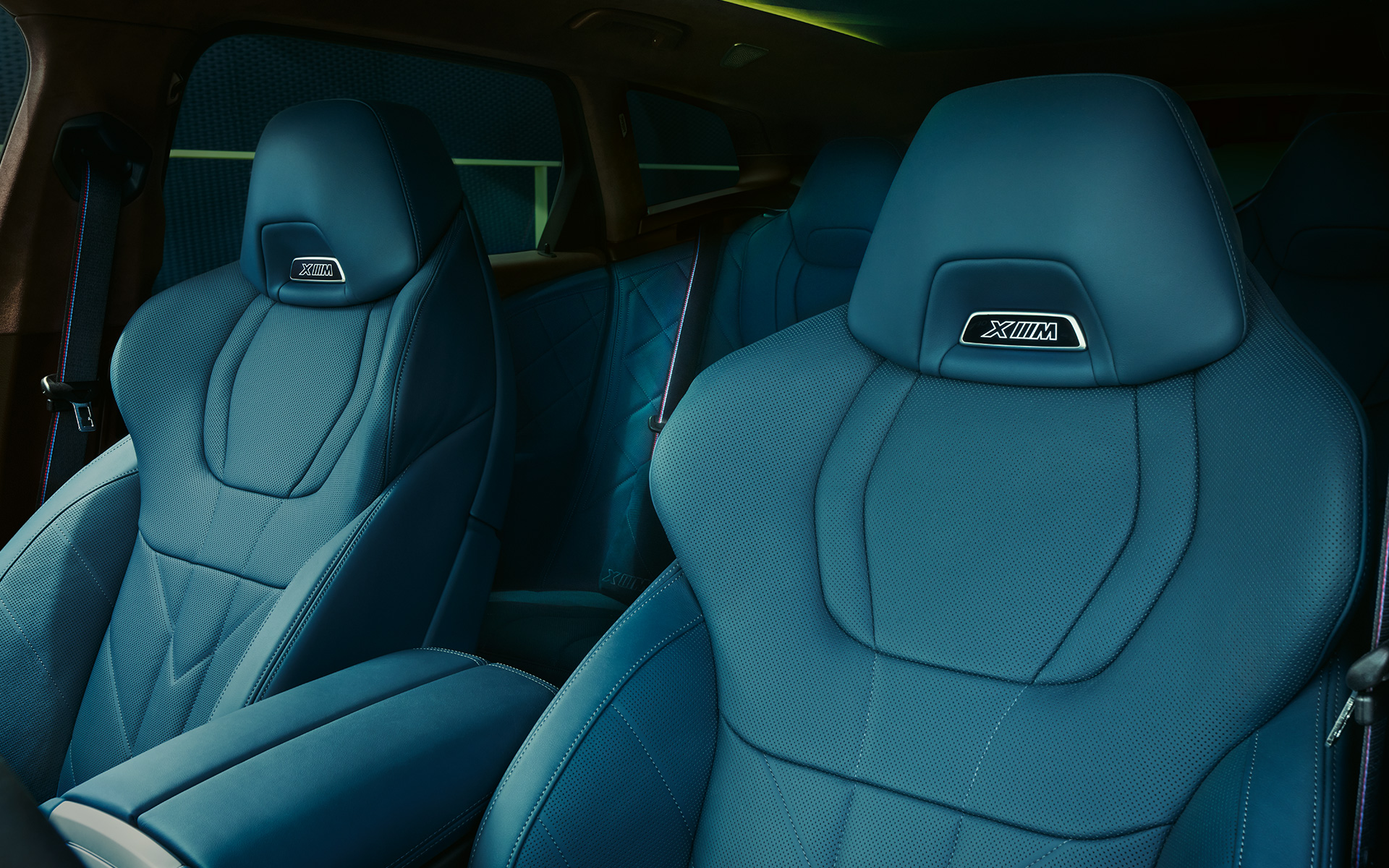 BMW Individual полная отделка мелкозернистой кожей Merino "Красный Фиона"/"Черный" BMW Individual полная отделка мелкозернистой кожей Merino Красный Фиона Черный