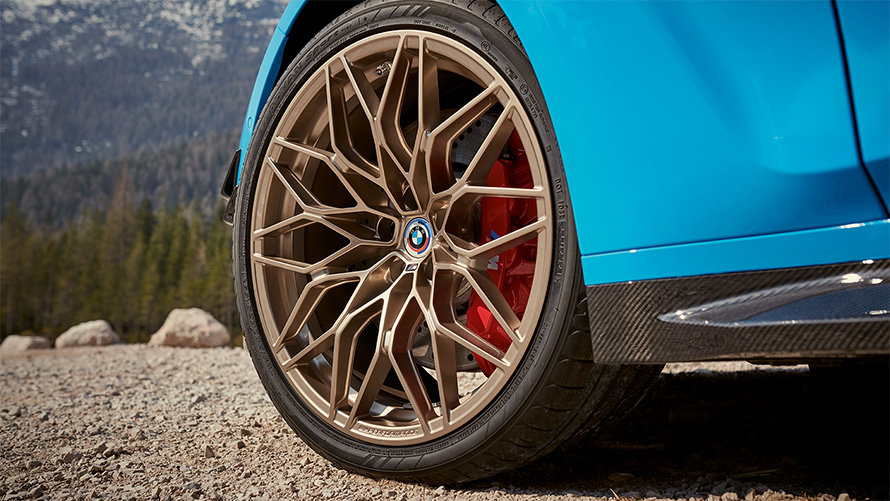 BMW M3 Touring G81, аксессуары BMW M Performance, колесо крупным планом