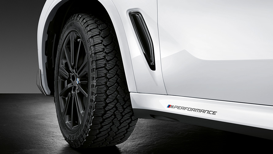 Наклейка с надписью M Performance Коллекция аксессуаров BMW M Performance: наклейка с надписью M Performance