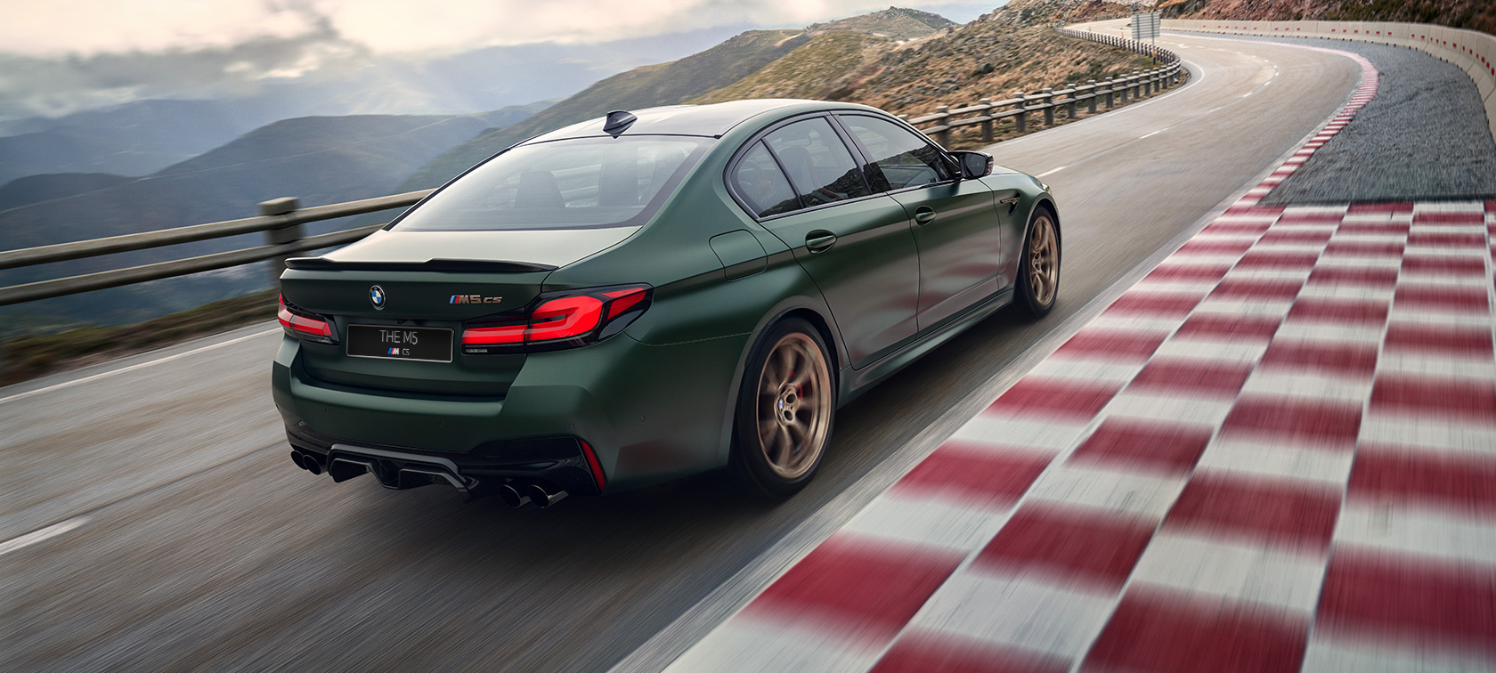 BMW M5 CS F90 2021 Frozen Deep Green metallic three-quarter rear view BMW M5 CS F90 2021 Frozen Deep Green metallic three-quarter rear view