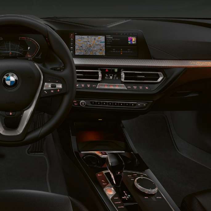 BMW 1 серии модель Luxury Line, отделка салона 'Illuminated Nice'.
