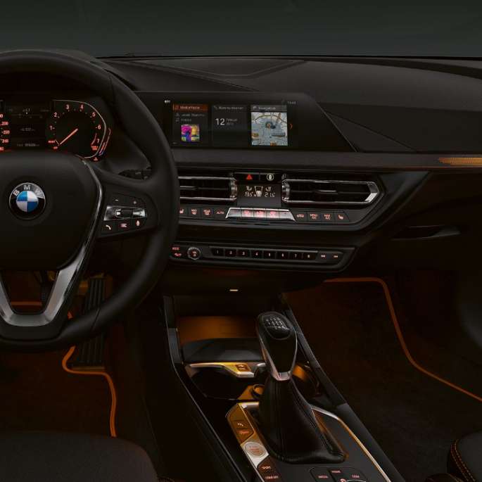 BMW 1 серии модель Sport Line, отделка салона 'Illuminated Berlin'.