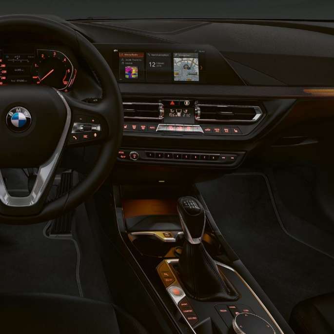 Модель BMW 1 серии Advantage, отделка салона “Illuminated Berlin”.