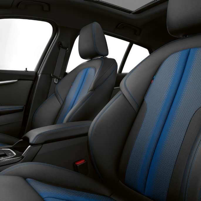 BMW 1 серии модель M Sport, салон со спортивными сиденьями M Sport
