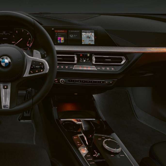BMW 1 серии модель M Sport, отделка салона 'Illuminated Boston'.