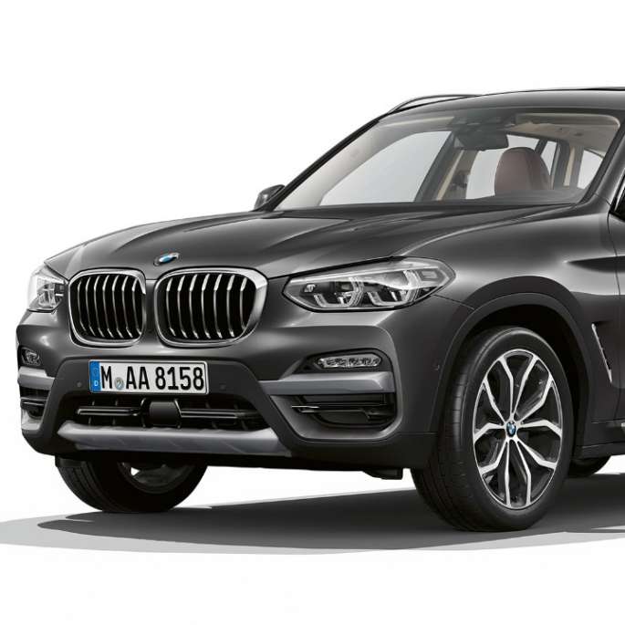 BMW X3 M40i, модель xLine, снимок спереди с поворотом в три четверти