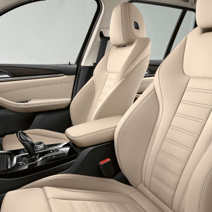 BMW X3 M40i, модель Luxury Line, сиденья